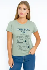 Remera azul con estampado frontal con la frase "kind people are my kinda people" y caritas sonrientes.
