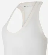 Musculosa deportiva de tule color crudo, con escote redondo y espalda nadadora. Presenta encaje en los laterales.