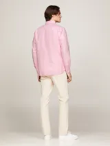 Camisa de algodón Oxford color rosa con cuello de botones y logo bordado de Tommy Hilfiger.