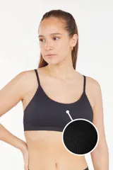 Soutien color verde agua con textura jaquard y copas removibles.