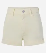 Short de sarga negro con cintura alta, bolsillos delanteros y traseros.