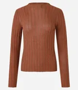 Suéter negro de punto con cuello redondo y mangas largas. Presenta rayas verticales texturizadas y tejido con hilos metalizados.