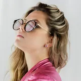 Aretes de plata 950 con opción de baño de oro de 18k, diseño elegante y delicado.