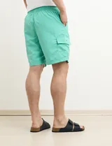 Short de baño color verde agua.