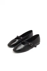 Ballerinas con estampado de piel de serpiente, con correa sobre el empeine y hebilla metálica.