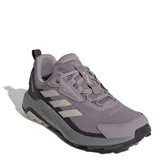 Championes de trekking Adidas Terrex Anylander color lila con detalles en gris y beige.