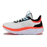 Champion deportivo Diadora modelo Proton para mujer, color blanco con detalles en naranja neón, negro y celeste. Presenta una suela gruesa y texturizada con amortiguación visible y un diseño moderno.