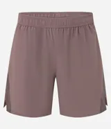 Bermuda deportiva marrón confeccionada en tejido respirable de poliéster y elastano, con cintura elástica, cordón interno ajustable, bolsillos laterales y aberturas laterales.