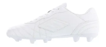 Championes de fútbol Umbro Touch FG, color negro con detalles en rojo y logo de la marca en el lateral.