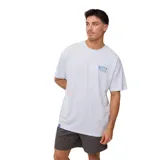 Remera celeste de manga corta con cuello redondo y logo estampado en el pecho.