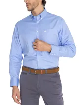 Camisa celeste de manga larga marca Rockford, modelo Cityscape. Confeccionada en algodón y poliéster, con cuello abotonado, bolsillo en el pecho con logo bordado y tecnología WOR (Water Oil Repellent).