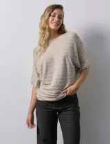 Buzo blanco de tejido acanalado marca Ninety, con mangas cortas japonesas.