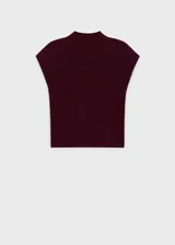 Jersey de punto fino color borgoña, con cuello perkins y mangas cortas. Diseño entallado.