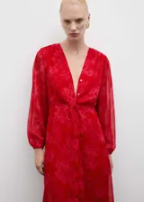 Vestido midi rojo con estampado floral, escote en V, mangas largas abullonadas y lazo ajustable en la cintura.