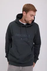 Hoodie tipo canguro gris oscuro, de manga larga con capucha y fit regular. Cuenta con un bolsillo y estampado de goma con el logo de Jack & Jones Originals.