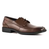 Zapato de vestir negro con cordones y suela plana.
