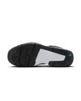 Championes de básquet Nike Jordan Stay Loyal 3, color negro con detalles en celeste y blanco.