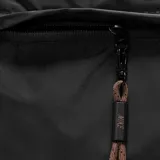 Bolso tote negro con logo Nike color bronce.