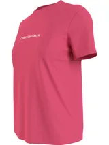 Remera fucsia de algodón con cuello redondo y logo Calvin Klein Jeans estampado en blanco en el pecho.
