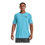 Remera celeste de Under Armour, corte clásico, mangas cortas y logo estampado en el pecho.