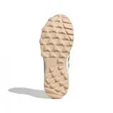 Championes Adidas Fabela Rise color crema con detalles dorados y suela color durazno, diseñados para hockey.