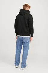 Canguro negro con capucha y cordones ajustables. Estampado frontal con la leyenda "Originals Jack & Jones".