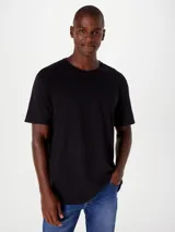Remera básica de manga corta color gris claro, con cuello redondo.