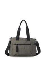 Bandolera morral color tostado con asas de mano y correa de hombro ajustables en color negro. Cuenta con un compartimento principal con cierre, un bolsillo frontal con cierre y tirador con la marca "LINCOLN'S", un bolsillo trasero con cierre y bolsillos laterales abiertos.