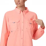 Camisa de pesca Columbia Bahama de manga larga color azul marino, con cuello abotonado, dos bolsillos frontales con cierre de velcro, ventilación en la espalda y tecnología Omni-Shade UPF 30.