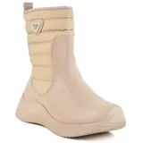 Bota casual color beige con caña media acolchada, suela de goma y logo triangular en el lateral.