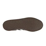 Championes Adidas VL Court Base de hombre, color negro con detalles en blanco y suela marrón. Presentan las tres tiras laterales características de la marca.