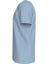 Remera celeste de algodón con cuello redondo y manga corta. Estampado frontal con el logo de Calvin Klein Jeans dentro de un cuadrado blanco.