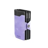 Billetera doble de cuero marrón con detalles en rosa. Cuenta con doble caja de aluminio con sistema de deslizamiento para tarjetas, clip para billetes y espacio adicional para documentos.