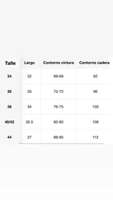 Minifalda color crema con bordado floral en relieve.