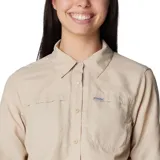 Camisa negra de manga larga para mujer, marca Columbia, modelo Silver Ridge 3.0. Confeccionada con tejido de secado rápido y protección solar UPF 50.