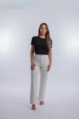 Pantalón de jean blanco de corte recto.