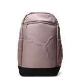Mochila Puma Buzz Backpack, color rosa viejo (malva/rosado), con gran logo Puma en relieve en el panel frontal. Presenta un bolsillo superior con cierre y bolsillos laterales de malla. La base de la mochila es de color negro.