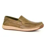 Zapato casual marrón de cuero, estilo mocasín, con elásticos laterales y suela de goma color beige.