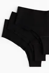 Pack de tres bombachas hipster negras de algodón, con tiro bajo, cobertura media y ribetes cortados por láser para evitar marcas bajo la ropa.