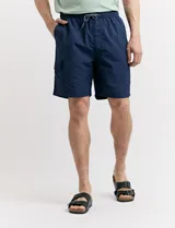 Short de baño color verde agua.