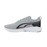 Championes Puma All Day Active de hombre, color negro con detalles en blanco y rojo.