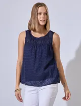 Blusa de gasa labrada color azul, con espalda con abertura y forro interno a tono, sin mangas.