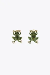 Par de aros metálicos con forma de rana, con apliques de brillos verdes y negros. Cierre con tuerca y clip.