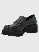 Mocasín de cuero color verde oliva con plataforma y suela de goma negra.