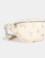 Riñonera color crema con estampado de flores bordadas y correa regulable desmontable.