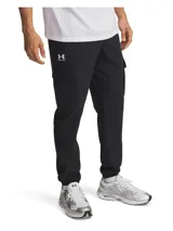Pantalón cargo Under Armour Woven para hombre, color negro, de corte ajustado con bolsillos laterales y logo de la marca en la pierna izquierda.