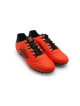 Championes de fútbol Umbro Touch FG, color blanco con detalles en naranja.