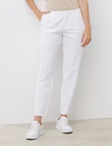 Pantalón jogger blanco de algodón con pretina elastizada.