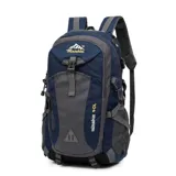 Mochila de senderismo impermeable de 40 litros marca Maishiu, modelo Alaska. Presenta un diseño en color azul marino con detalles en gris, múltiples compartimentos con cierre, correas de hombro ajustables y transpirables, y bolsillos laterales de malla.