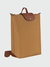 Mochila Longchamp modelo Le Pliage Original M, color crudo con detalles en cuero marrón.